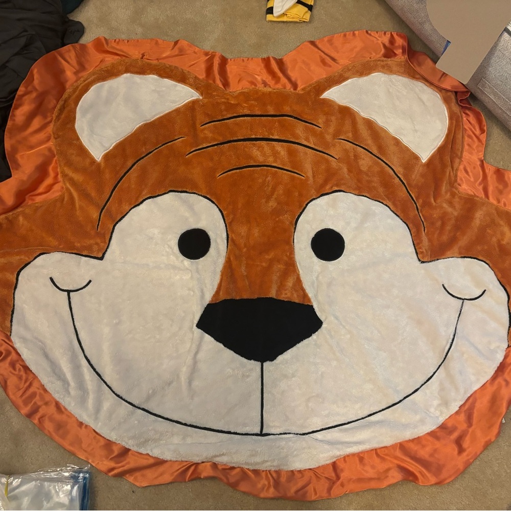 “Tobias” Orange & White Tiger Blanket